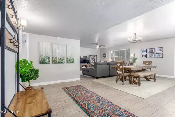 3025 E SIERRA Street, Phoenix, AZ 85028