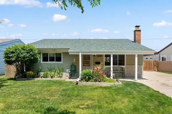 192 W Jeffery Avenue, Wheeling, IL 60090