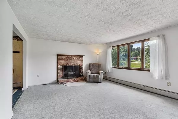 4 Ridgemont Dr, Londonderry, NH 03053