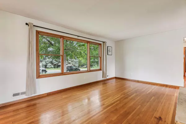 1104 W 136th ST, Burnsville, MN 55337