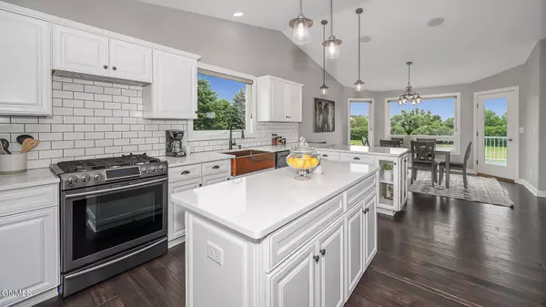 5677 Falconer DR, Bismarck, ND 58504