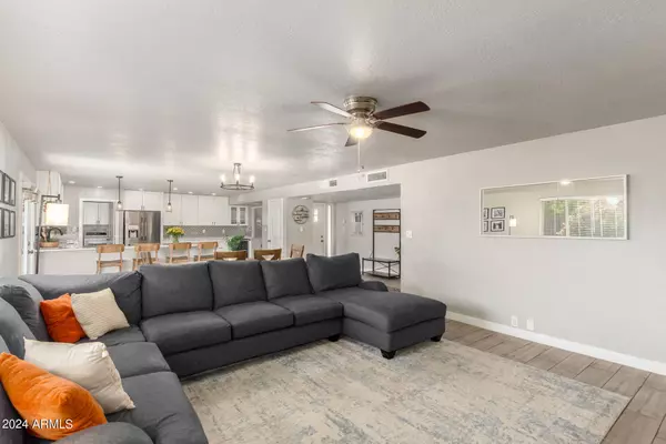 3025 E SIERRA Street, Phoenix, AZ 85028