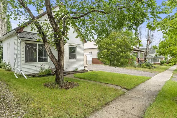 2412 20 ST, Nanton, AB T0L 1R0