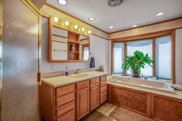 79 Ensenada, White Rock, NM 87547