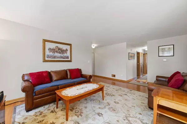 7232 W Crain Street, Niles, IL 60714