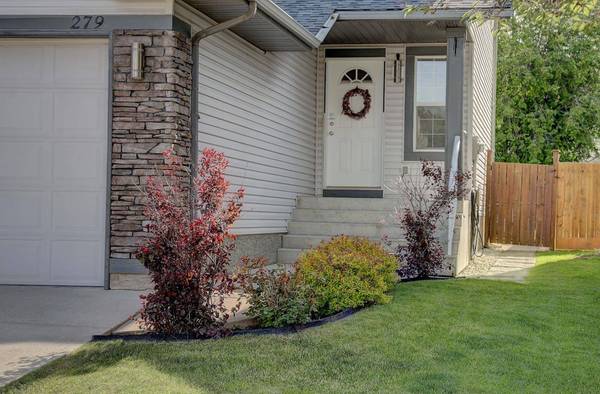 279 Coventry CIR NE, Calgary, AB T3K5A2