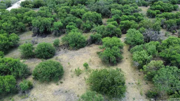 1872 Private Road 2310, Uvalde, TX 78801