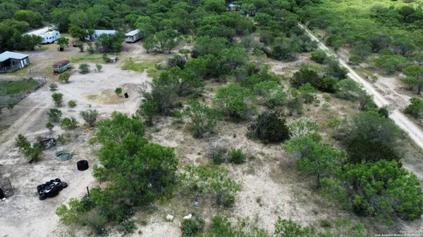 1872 Private Road 2310, Uvalde, TX 78801