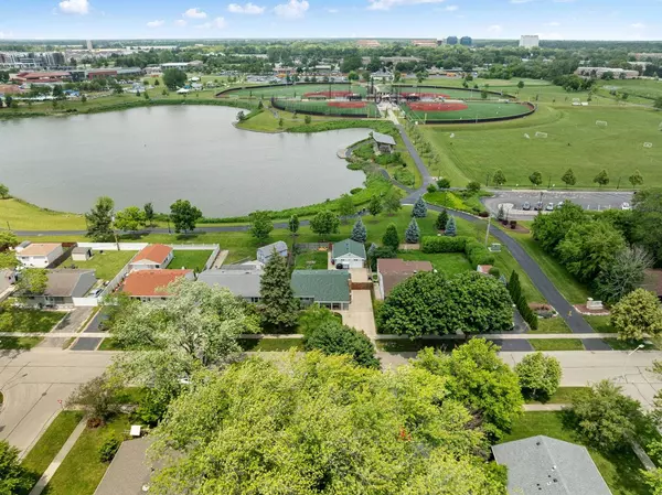 192 W Jeffery Avenue, Wheeling, IL 60090