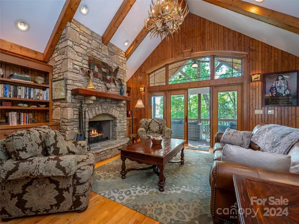 380 Lurewoods Manor DR, Lake Lure, NC 28746
