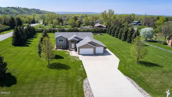 5677 Falconer DR, Bismarck, ND 58504