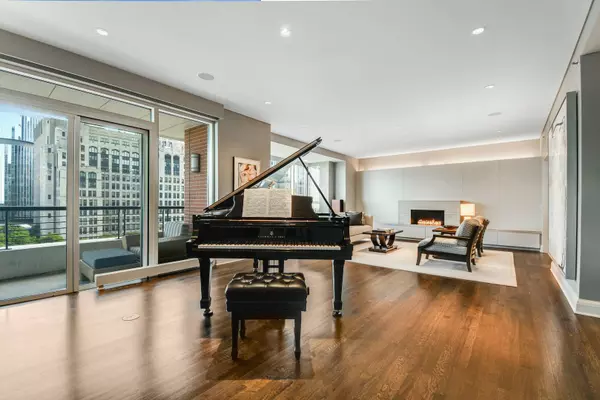 270 E Pearson ST #803, Chicago, IL 60611