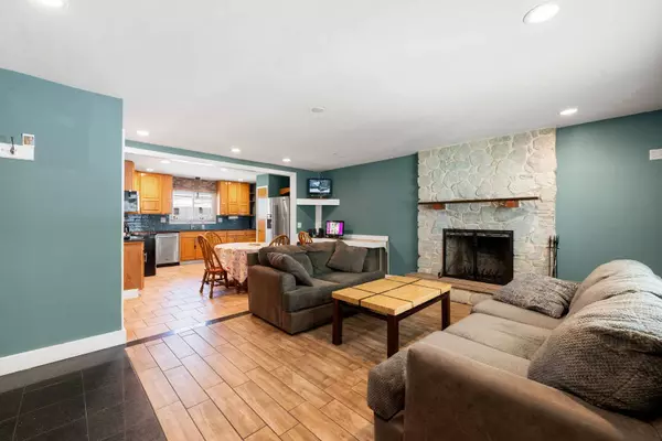 192 W Jeffery Avenue, Wheeling, IL 60090