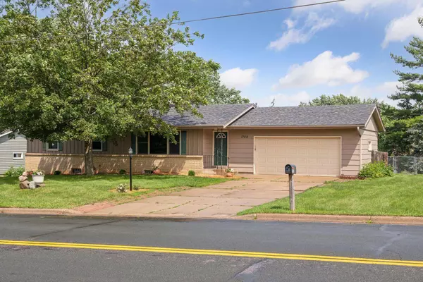 1104 W 136th ST, Burnsville, MN 55337