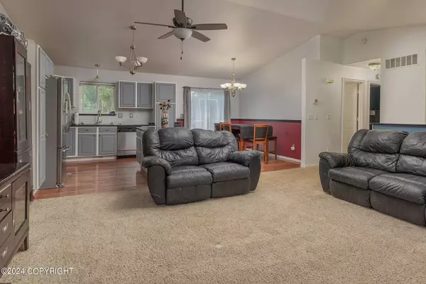 7100 W Gladstone LN, Wasilla, AK 99654