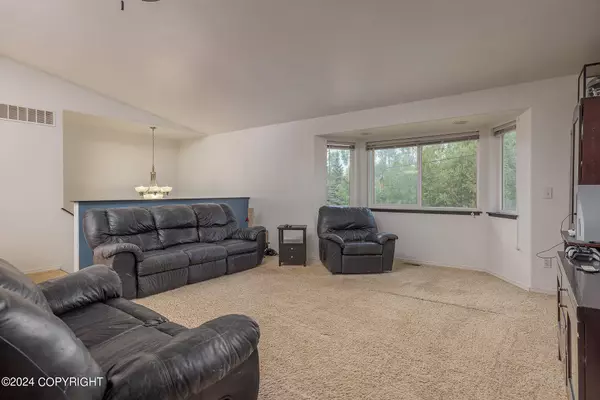 7100 W Gladstone LN, Wasilla, AK 99654