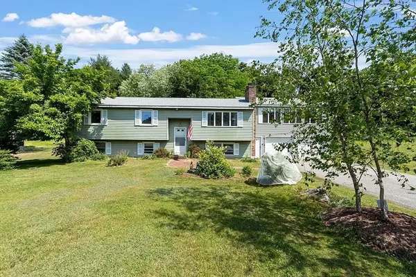 4 Ridgemont Dr, Londonderry, NH 03053