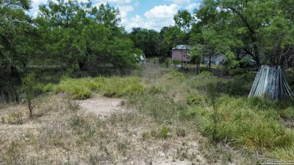 1872 Private Road 2310, Uvalde, TX 78801