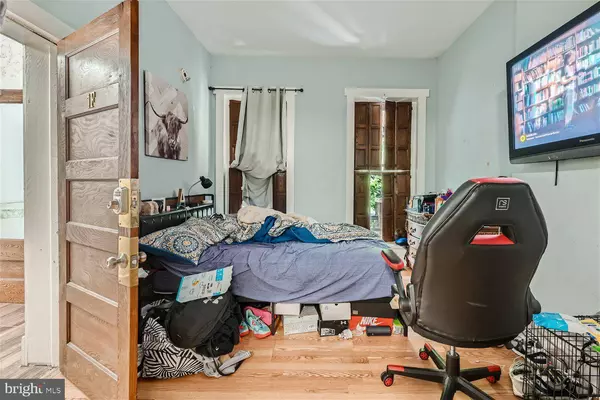 2713 N CALVERT ST, Baltimore, MD 21218