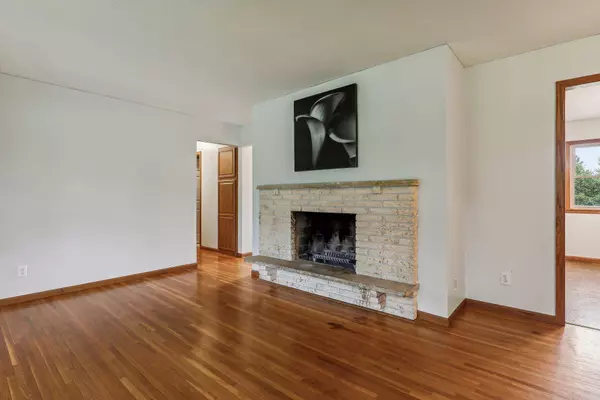 1104 W 136th ST, Burnsville, MN 55337