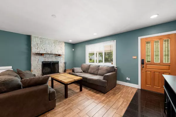 192 W Jeffery Avenue, Wheeling, IL 60090