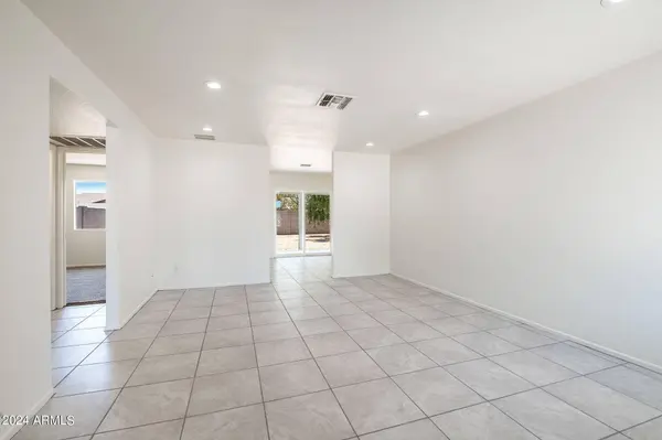 5947 W ROANOKE Avenue, Phoenix, AZ 85035