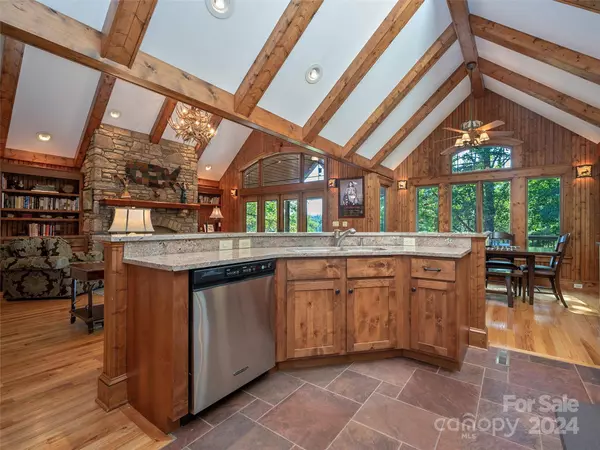 380 Lurewoods Manor DR, Lake Lure, NC 28746