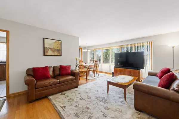 7232 W Crain Street, Niles, IL 60714