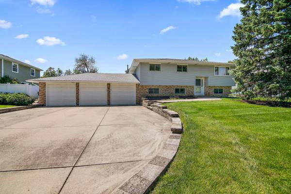 2N536 Pleasant AVE, Glen Ellyn, IL 60137