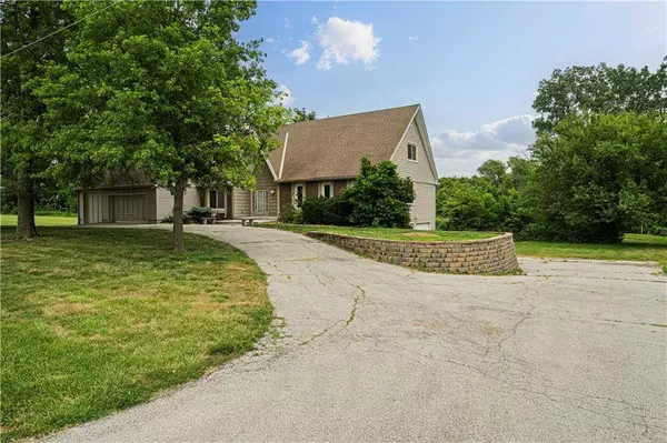 20195 S Countryview DR, Spring Hill, KS 66083