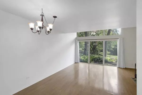 5913 Meadow DR #155-G, Lisle, IL 60532