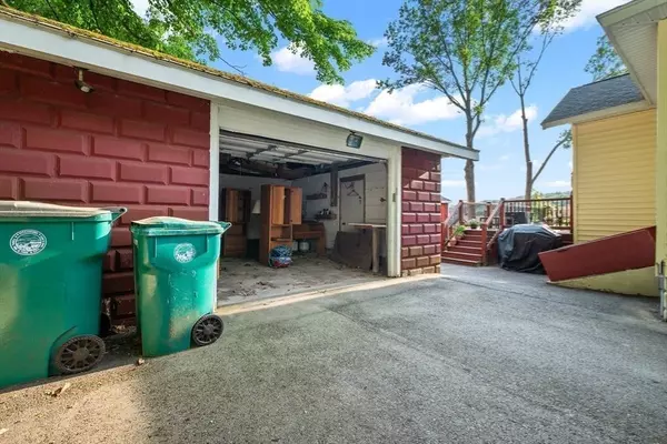 15 Victor St, Fitchburg, MA 01420