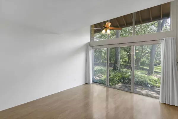 5913 Meadow DR #155-G, Lisle, IL 60532