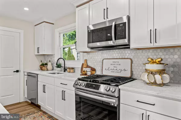 315 CRAWFORD AVE, Maple Shade, NJ 08052