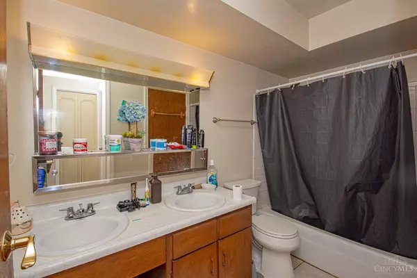 48 Halifax Dr, Vandalia, OH 45377