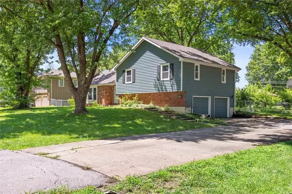 23750 W 57th ST, Shawnee, KS 66226