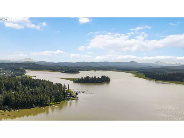 128 Lakeview DR, Silver Lake, WA 98645