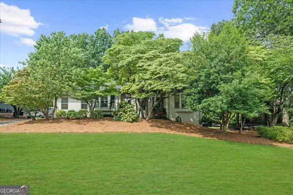 300 Saddle Creek DR, Roswell, GA 30076