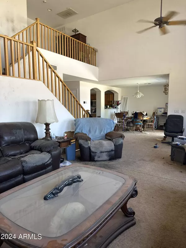 8110 W Hess Avenue, Phoenix, AZ 85043