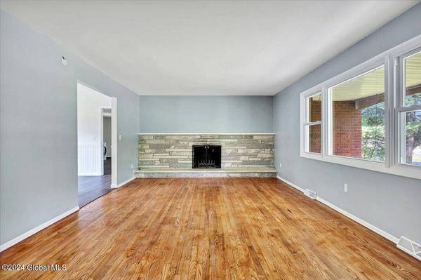 91 Marie Parkway, Colonie, NY 12211