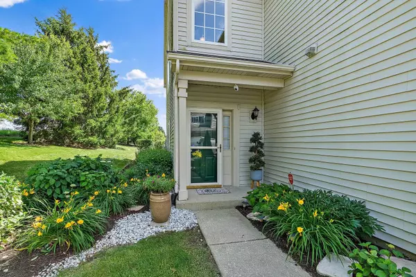 225 NICOLE DR #A, South Elgin, IL 60177