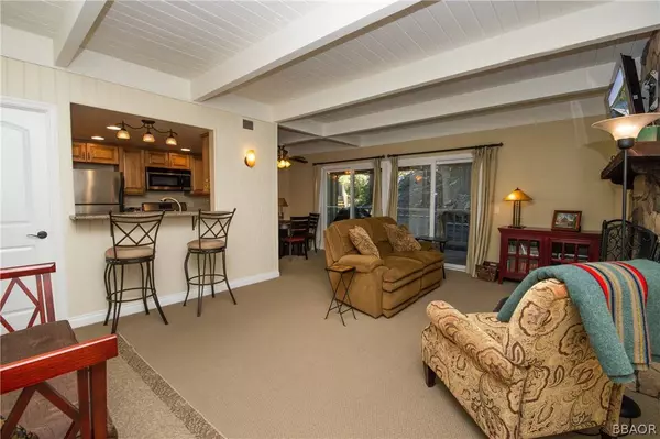 195 Rockledge #195, Lake Arrowhead, CA 92352