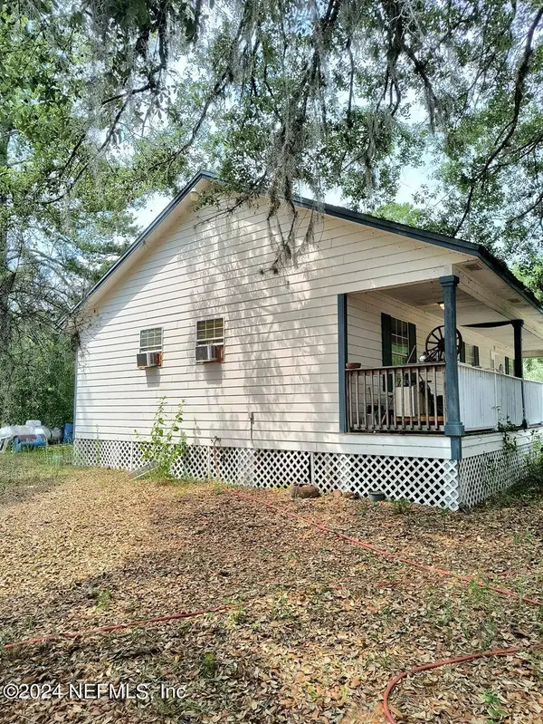 5825 SILVER SANDS CIR, Keystone Heights, FL 32656