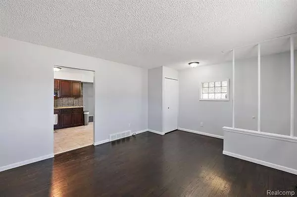 12867 Ray Drive, Warren, MI 48088