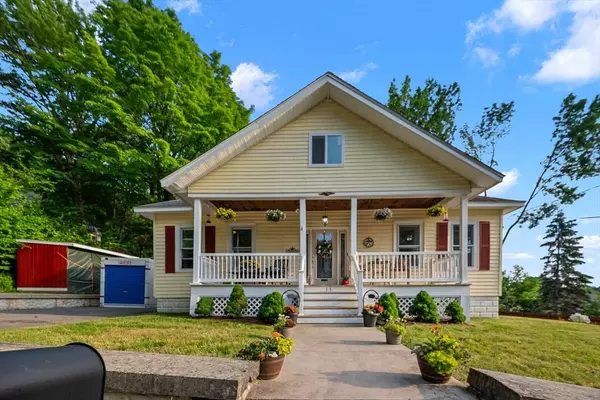 15 Victor St, Fitchburg, MA 01420