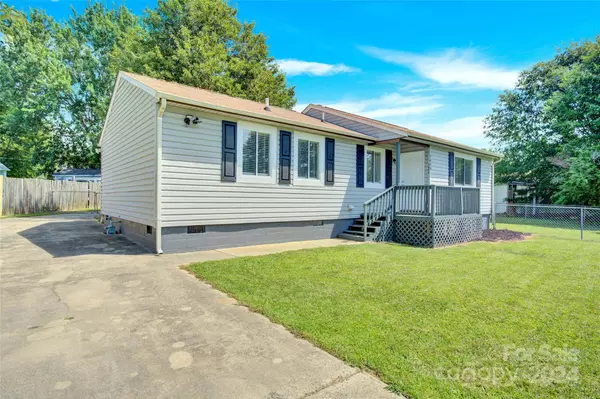 1008 Academy CIR, Dallas, NC 28034