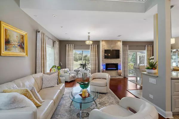 225 NICOLE DR #A, South Elgin, IL 60177