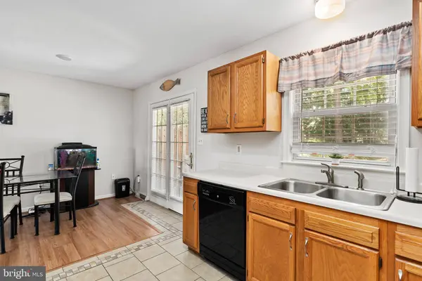 2266 N POINT DR, York, PA 17406