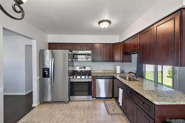 12867 Ray Drive, Warren, MI 48088