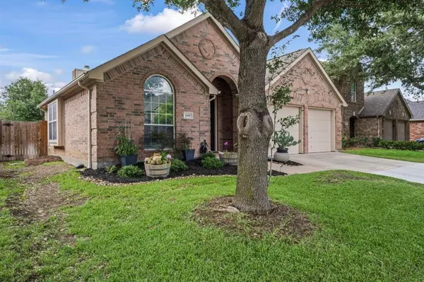 2460 Beachview Drive, Grand Prairie, TX 75054